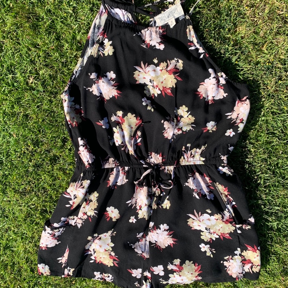 Floral romper perfect for summer! 💕